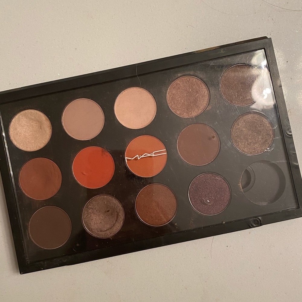 MAC palette with best selling shades